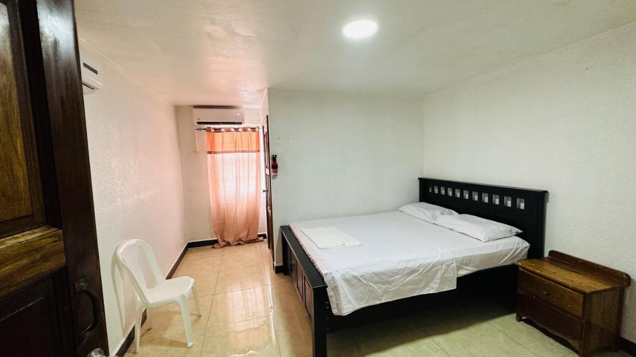 Hotel Central Park San Pedro  Bagian luar foto
